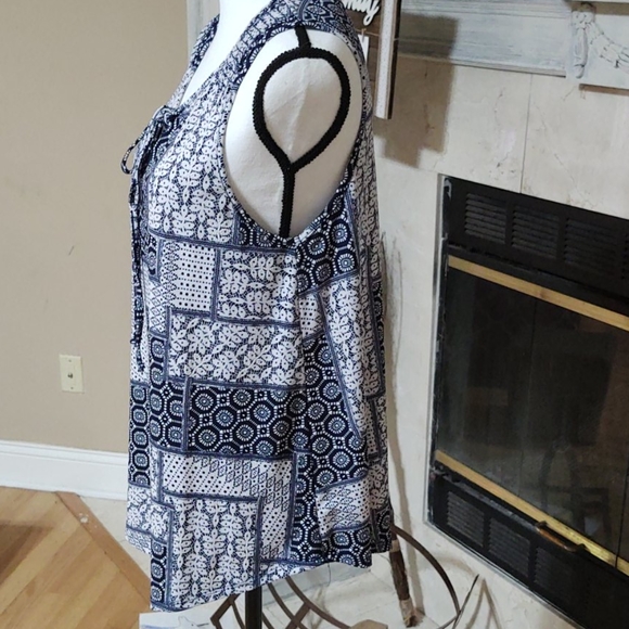 🛍️Sleeveless scoop neck top - Picture 4 of 6